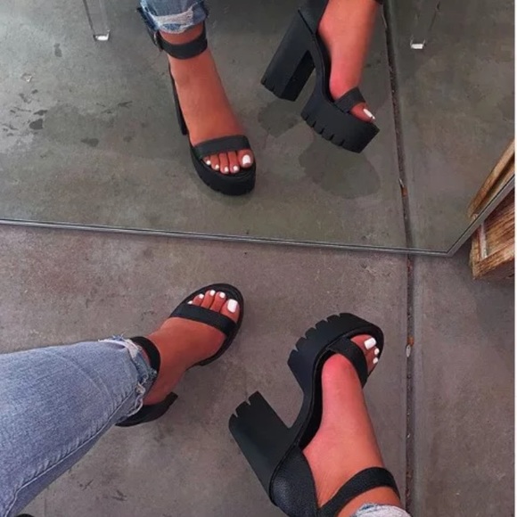 Vibe Dollz Heels-Black - Picture 1 of 2